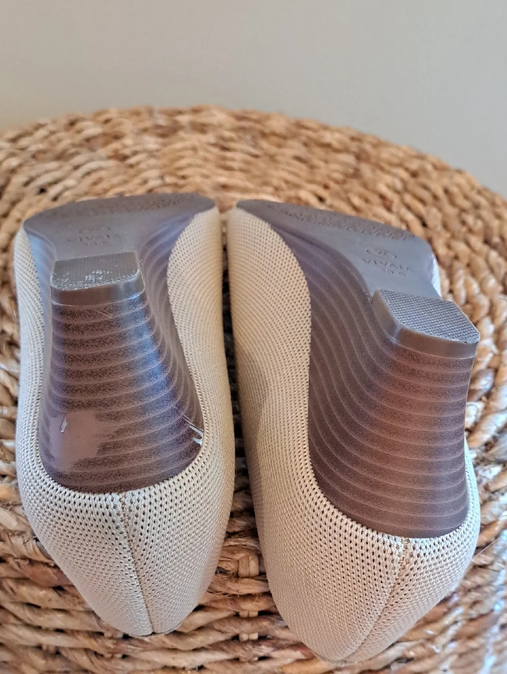 Vivaia Womens Deborah Stress Free Beige Knit‎ Pointed Toe Wedge Heels 39.5/8.5
